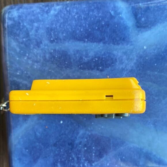 Donkey Kong Nintendo Yellow Handheld Game Console Keychain - Picture 7 of 7